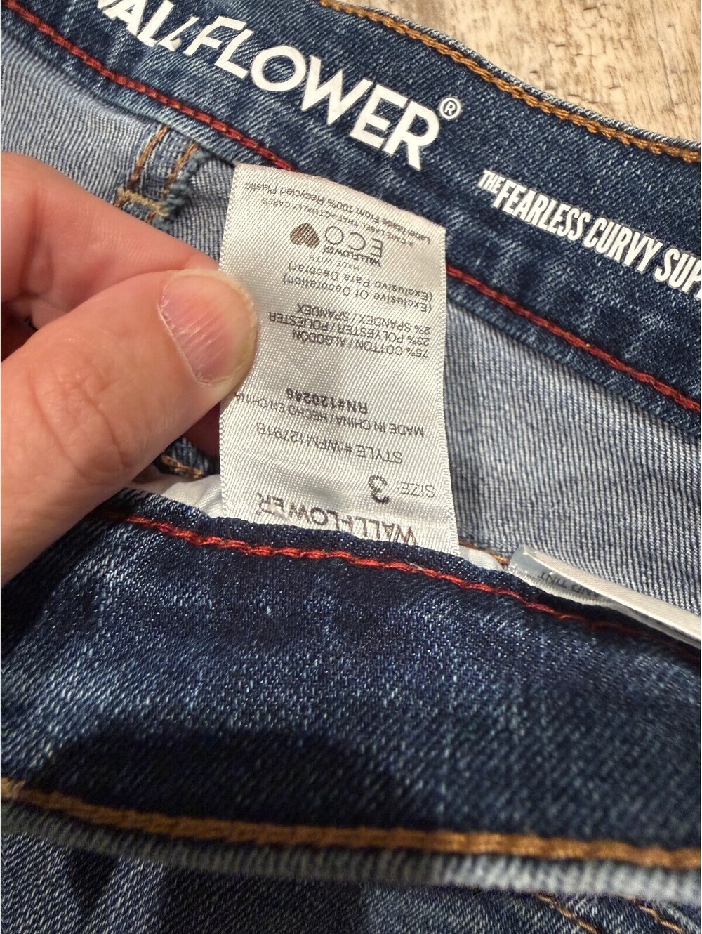 WallFlower Fearless Curvy Jeans 3 Super High Rise Flare Y2K - Picture 6 of 7